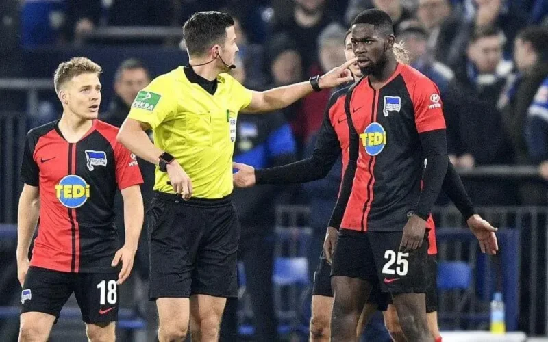 Cris racistes : Schalke 04 veut poursuivre les responsables