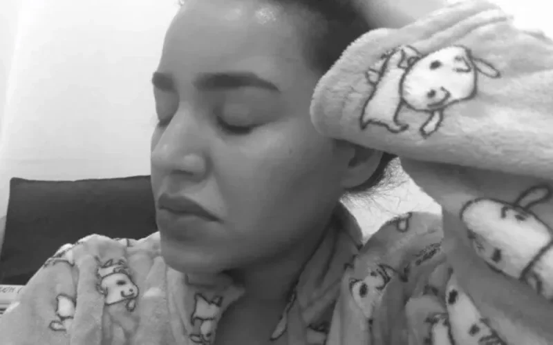 L'acupuncture condamne une célèbre youtubeuse à la paralysie faciale (vidéo)