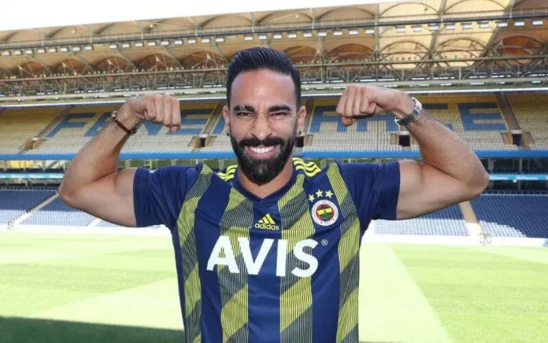 Adil Rami file en Russie
