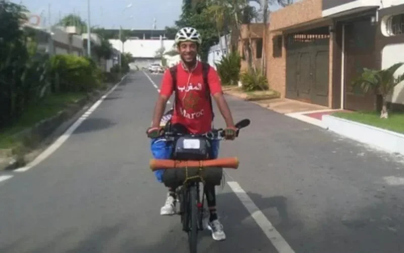 Un jeune Marocain entame le tour du monde à vélo pour la paix