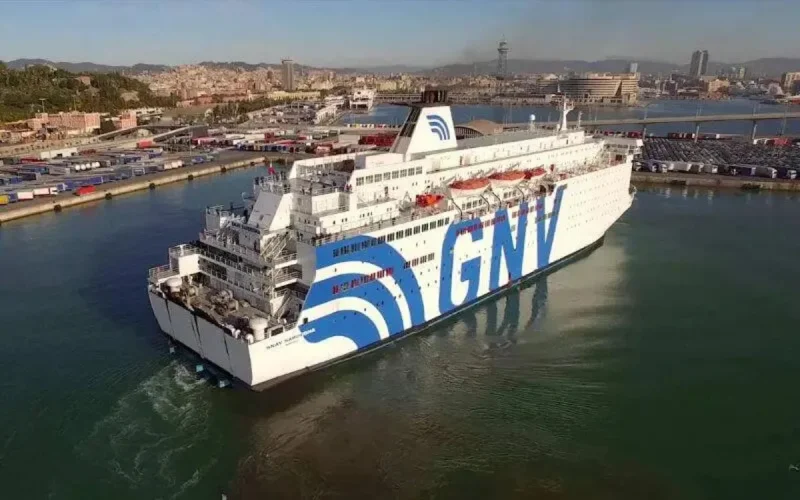 Les liaisons aériennes maritimes entre le Maroc et la France suspendues jusqu'à nouvel ordre