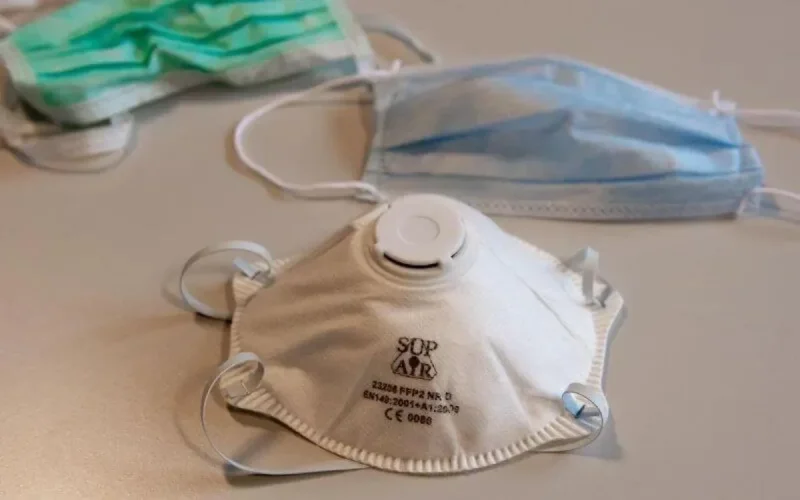 Maroc : une entreprise fabrique et distribue gratuitement des masques