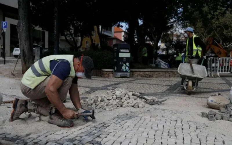 Pour éviter la propagation du coronavirus, le Portugal régularise les sans-papiers