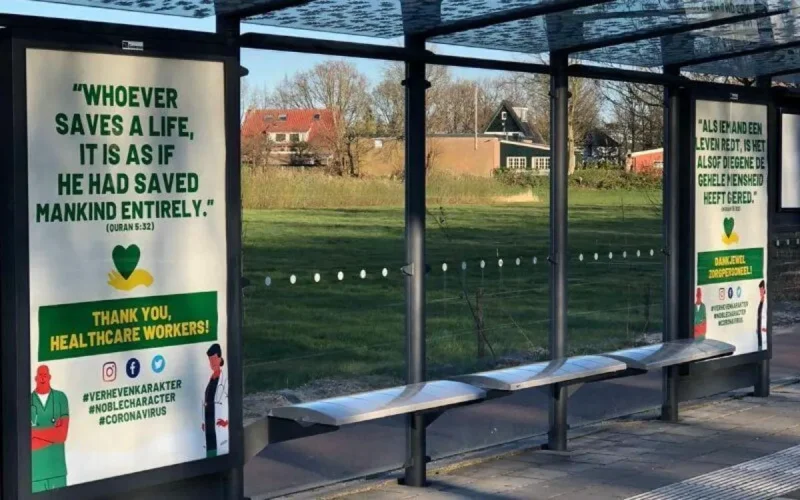 Pays-Bas : un verset du Coran dans les abribus