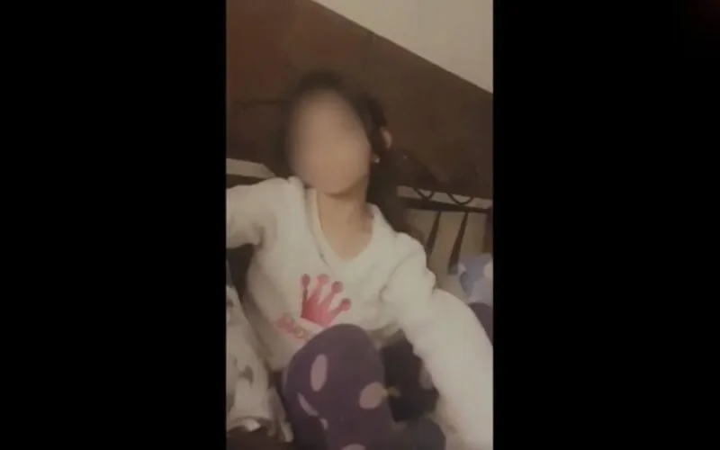 "Ça m'ennuie d'être au Maroc", la petite Yasmine perd patience