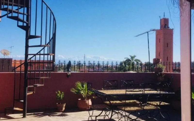 Les terrasses et la belle étoile, nouveaux lieux de rencontre des Marocains