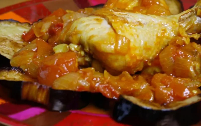 Poulet aux aubergines frites 