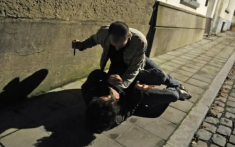 Belgique : un jeune sort dans la rue pour "tuer les arabes"