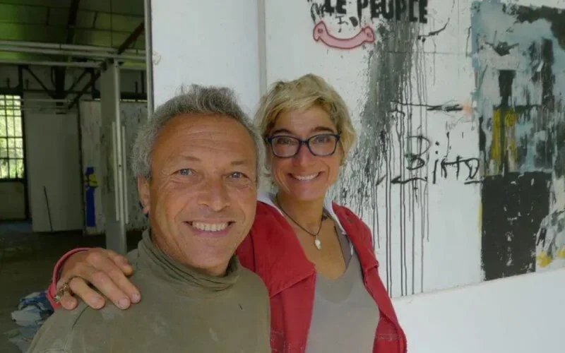 La chance d'un couple de plasticiens français confinés au Sahara