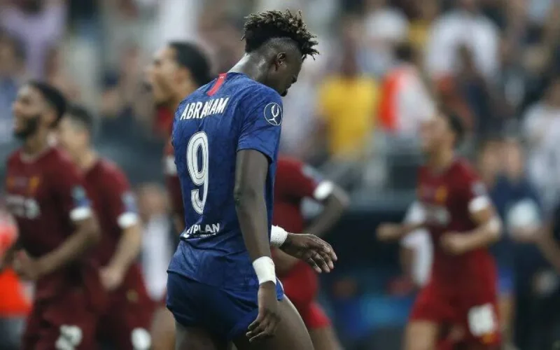 Twitter accusé de ne pas supprimer les contenus racistes