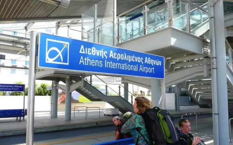 La Grèce rouvre ses frontières aux touristes, pas les Marocains