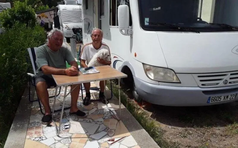 Ce retraité français de 86 ans vit plutôt bien le confinement au Maroc