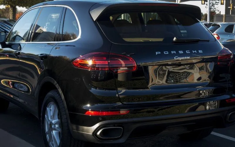 De grosses voitures escroquées en France et vendues au Maroc 