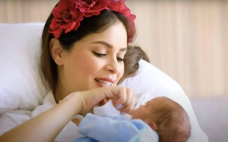 Safae Hbirkou, maman de jumeaux (vidéo)