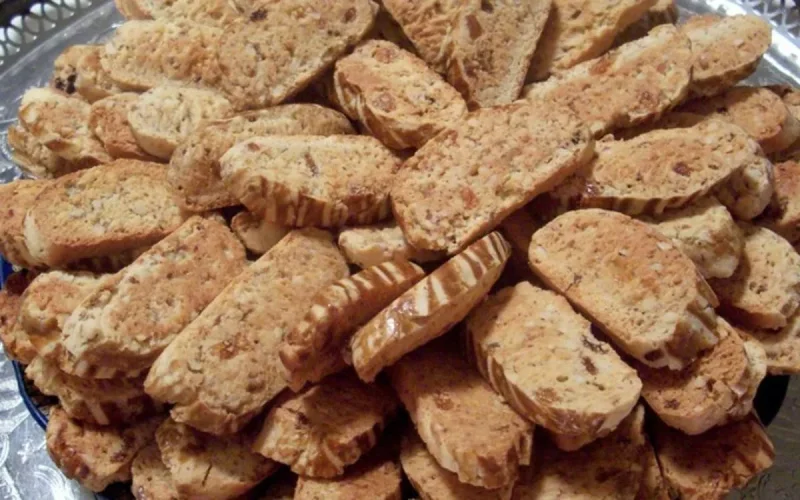 Feqqas aux amandes et raisins secs