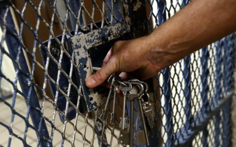 Nier l'existence du coronavirus peut vous mener en prison