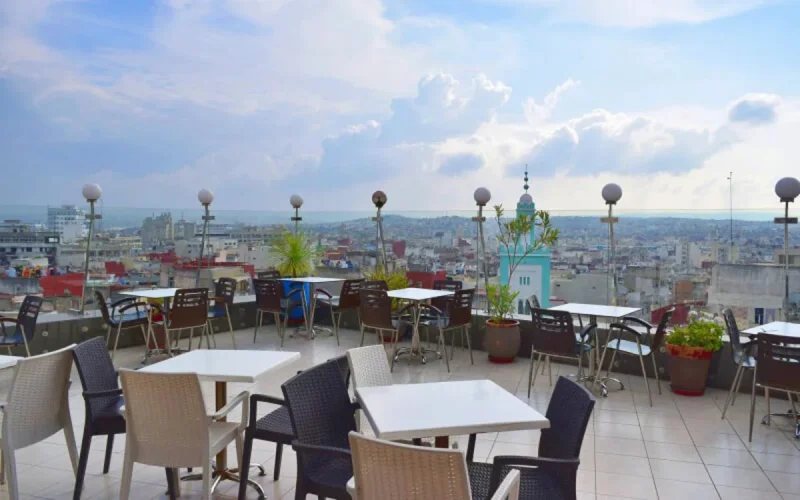 Les cafés et restaurants de Tanger sommés de fermer plus tôt