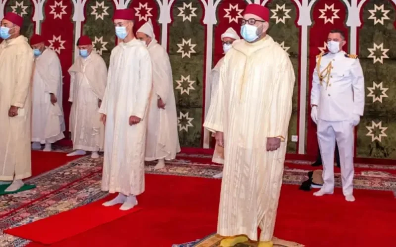 Mohammed VI accomplit la prière de l'Aid dans le respect des mesures sanitaires