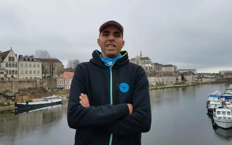 Le coureur marocain Abder El Badaoui : "Je marche toujours aux sentiments"