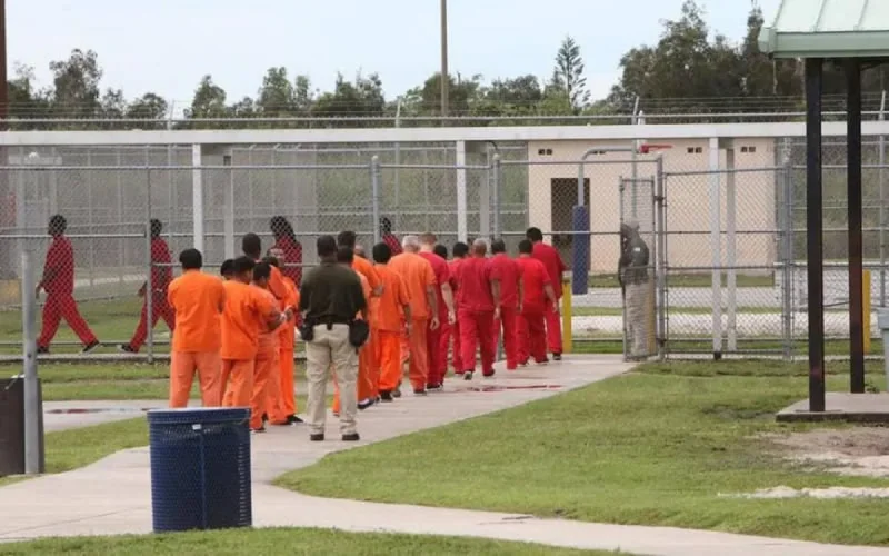 Des détenus musulmans obligés de manger du porc aux Etats-Unis