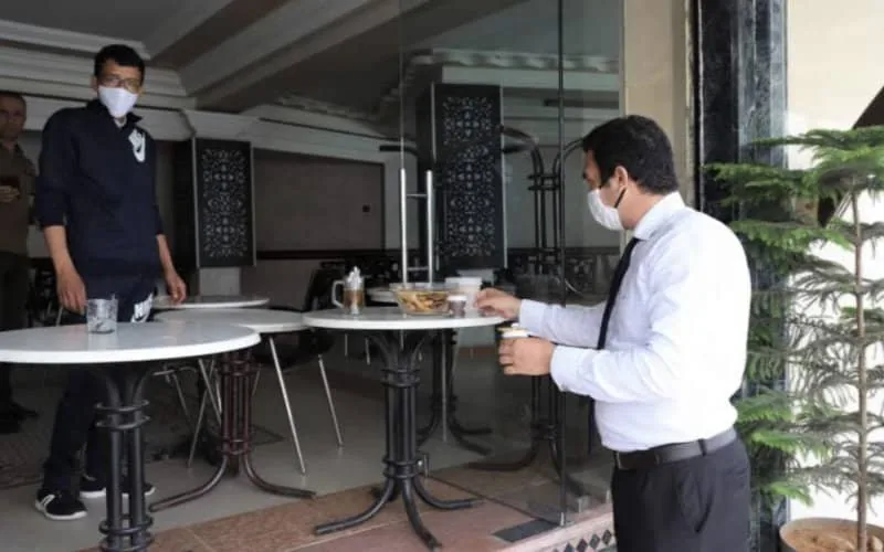 Maroc : des clients sans masque verbalisés dans des restaurants