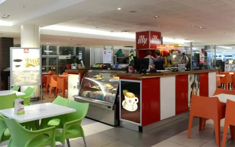 Aéroport de Casablanca : un café fait payer une "taxe Covid"