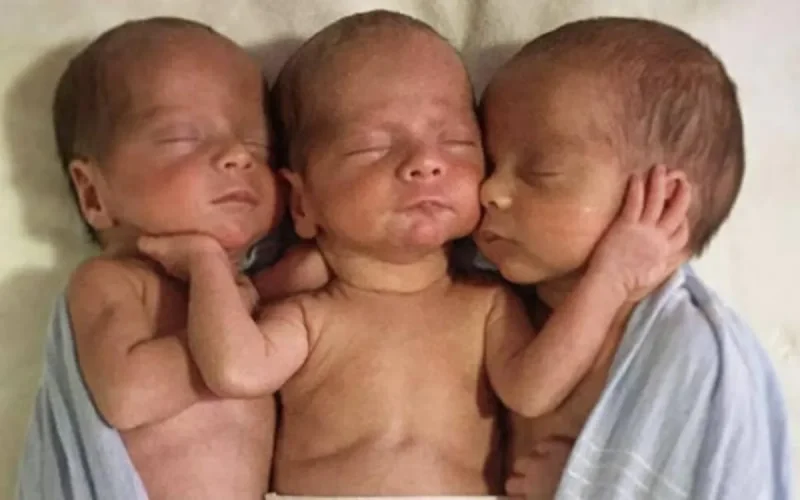 Maroc : une femme accouche de triplés partageant le même placenta