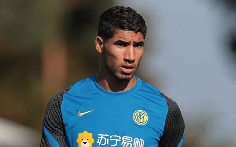 Achraf Hakimi accueilli comme un roi à l'Inter Milan (vidéo)
