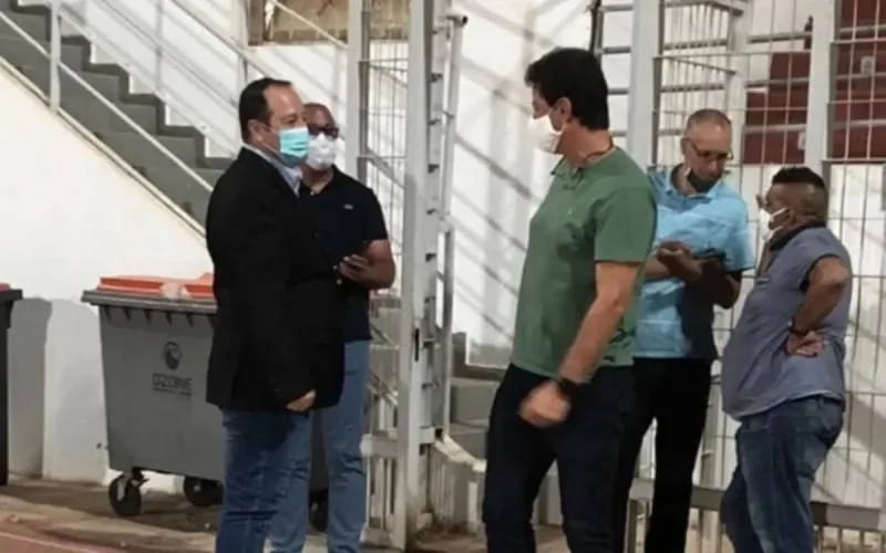Maroc : atteint de Covid-19, un entraîneur entre sur un terrain