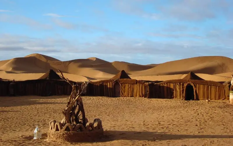 Maroc : la couverture sociale désormais accessible aux guides touristiques et aux huissiers