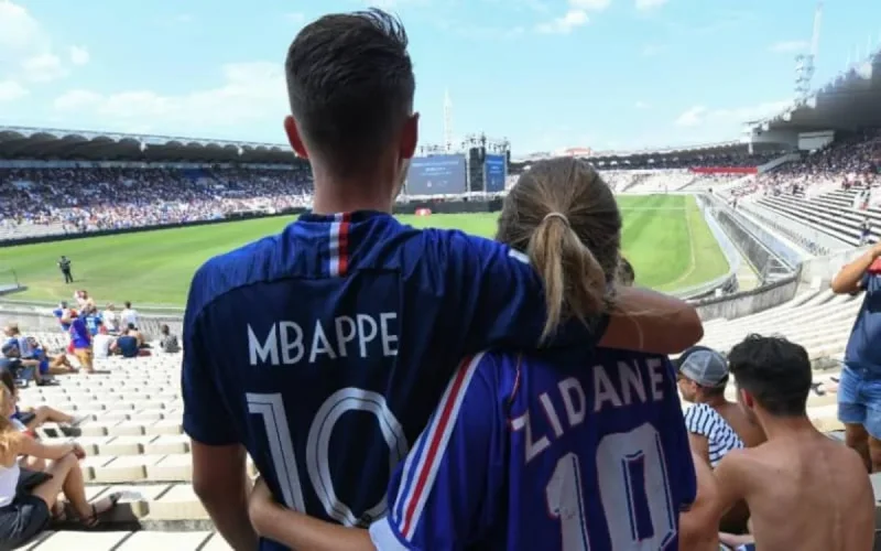 Le racisme dans le football français est marginal , selon Noël Le Graët (vidéo)