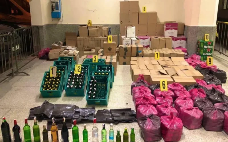 Des dizaines de milliers de bouteilles d'alcool saisies à Fès