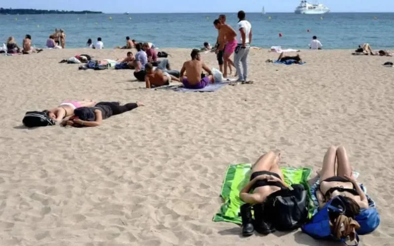 Seins nus à Sainte-Marie : "Musulmans de France" porte plainte