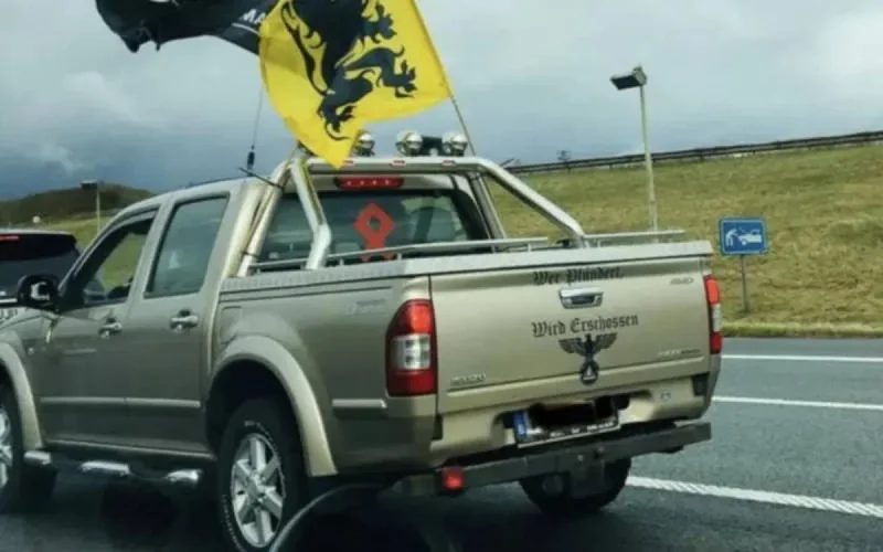 Des symboles nazis dans une manifestation du "Vlaams Belang" en Belgique