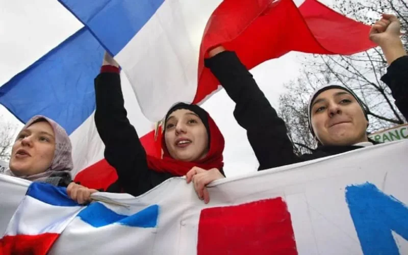 France : les femmes voilées discriminées dans le milieu professionnel