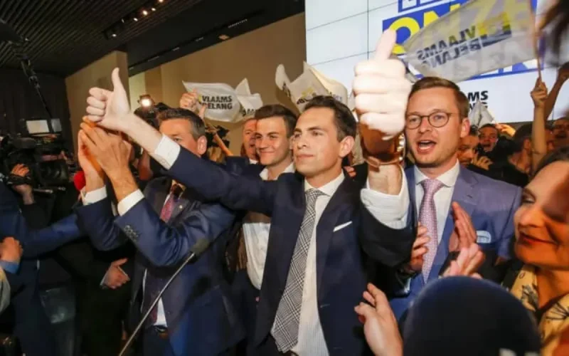 Belgique : le parti d'extrême droite de Vlaams Belang en tête des sondages en Flandre