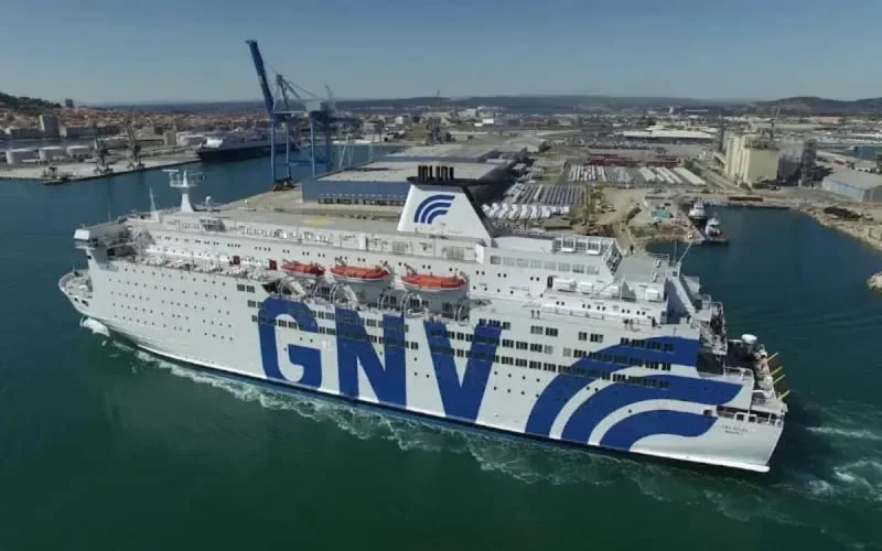 Un bateau chargé de MRE bloqué à Sète