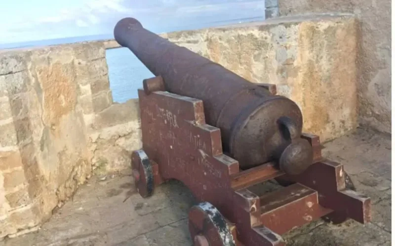 Rabat : la police sauve un vieux canon volé et prêt à être fondu