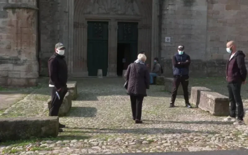 France : l'acte louable de jeunes musulmans envers la communauté catholique