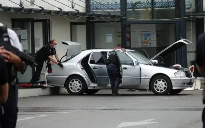 Isère : 6 mois de prison ferme, pour s'être retranché avec un couteau dans une mosquée