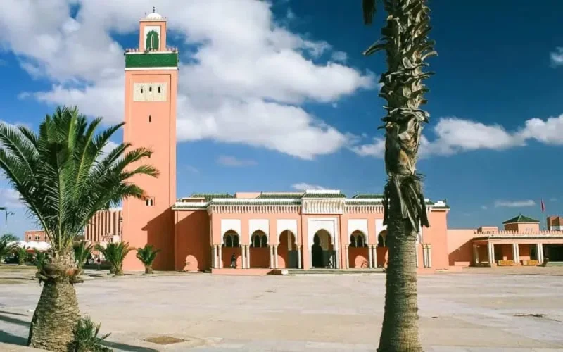 Le Maroc construit une grande mosquée à Guerguerat