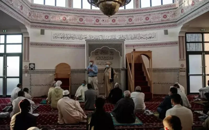Création du Conseil des imams : le recteur de la mosquée de Lyon n'adhère pas