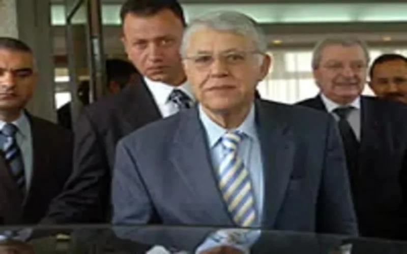 Derrière la politique, un gouvernement bel et bien technocratique