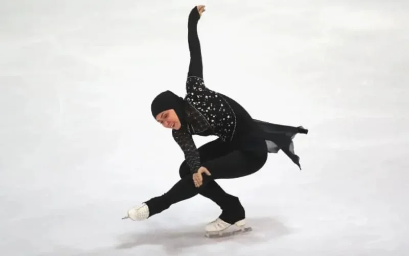 Zahra Lari : première patineuse artistique à braver l'interdit du port de voile