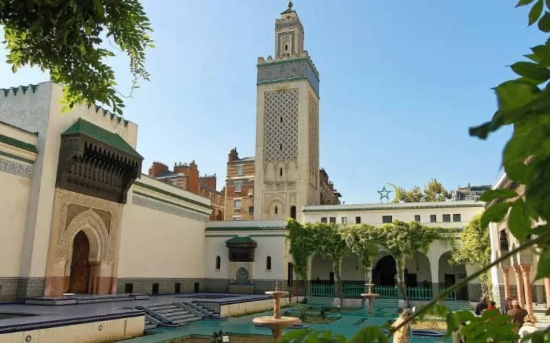 Conseil national des imams : la mosquée de Paris revient sur sa décision