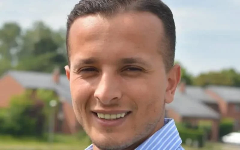 Hicham, conseiller communal à Chastre, victime d'insultes racistes dans un train