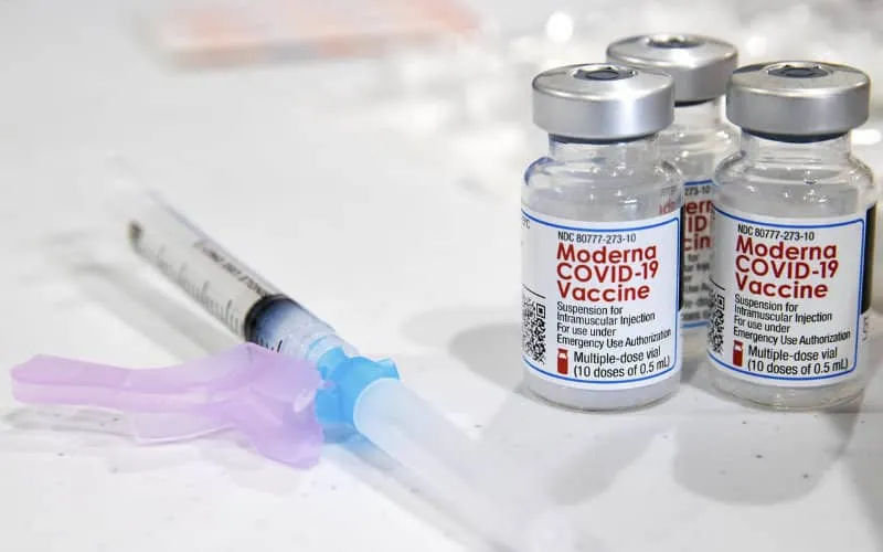 Covid-19 : le vaccin de Moderna semble efficace contre les variants