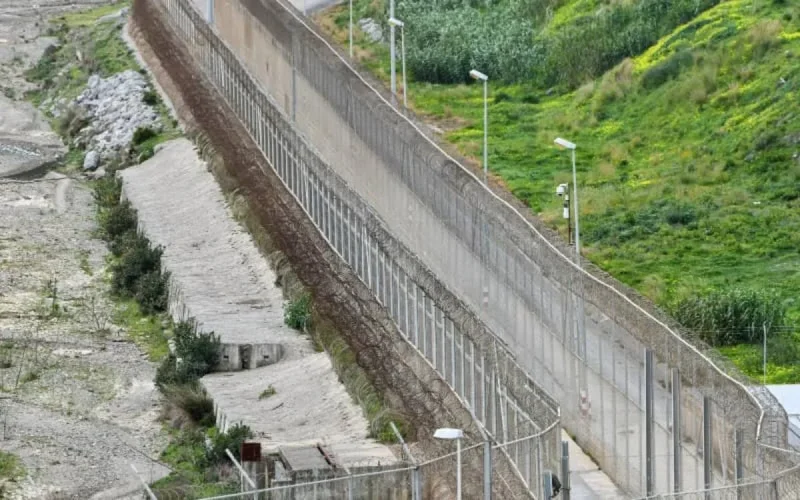 Le parti d'extrême droite Vox veut un mur entre le Maroc et Ceuta