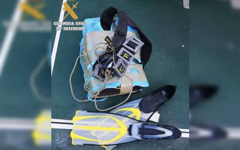 Deux Marocains transportent 35 kg de drogue à la nage