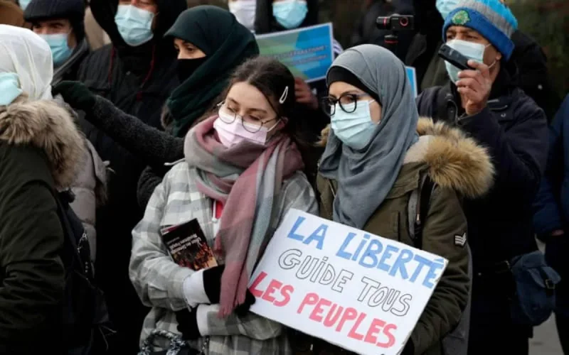 Paris : manifestation contre le projet de loi « séparatisme »